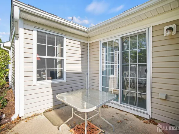 232 N Pondview Blvd, Monroe Township, NJ 08831