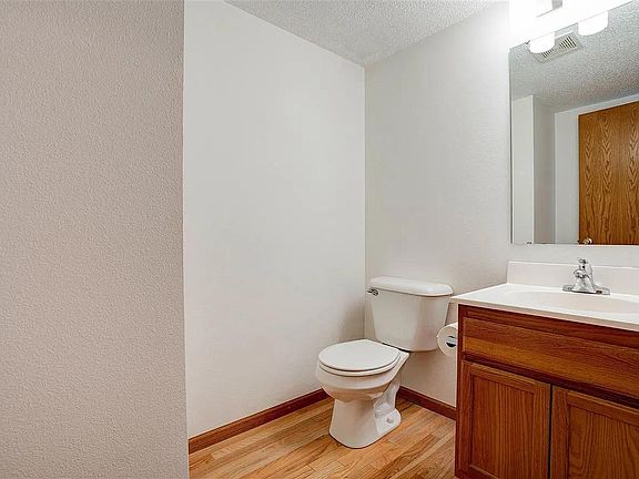 3rd image of 1401 McKinley Pl
