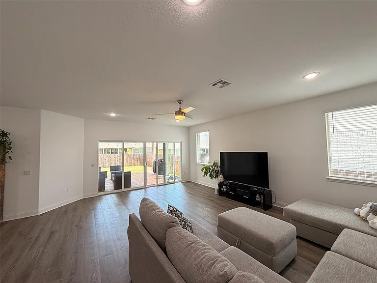 18017 Stefano Dr — Photo 3