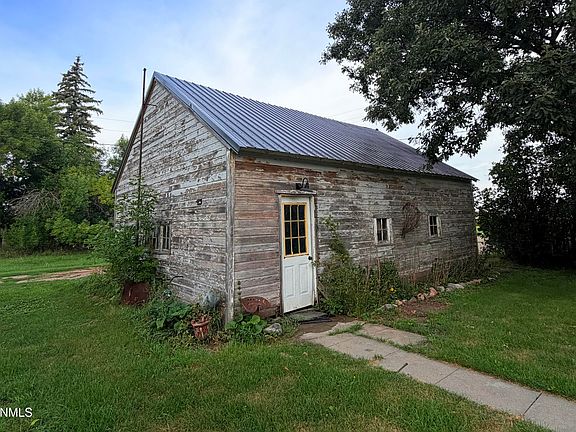 5th image of 105 Ruth St S