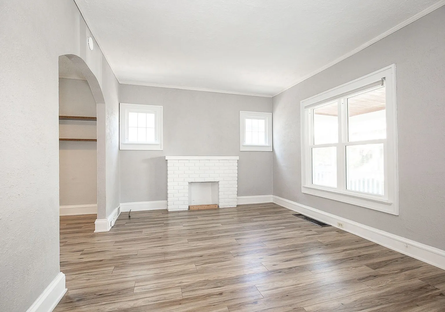 3 Bedroom Lakewood Single House! — Photo 3