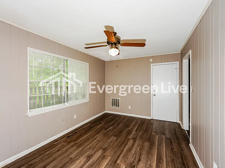 1701 Patricia Cir — Photo 3