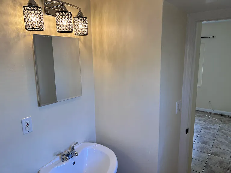 2735 NE 9th Ave #B — Photo 5