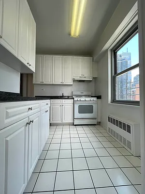 Rented by Bond New York | media 7