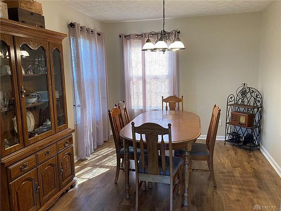 5th image of 157 Ashmark Ct