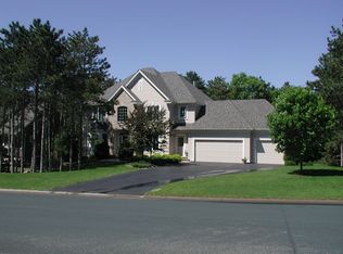 8977 Springwood Dr, Woodbury, MN 55125