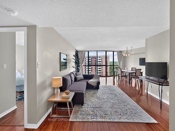 3rd image of 1240 Marlborough Ct #1105
