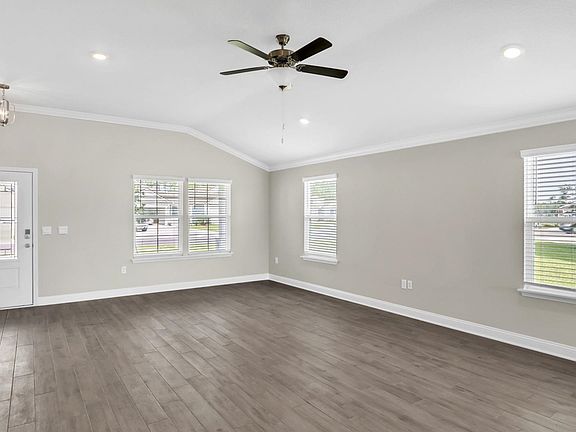 4th image of 636 Narvarez Ave