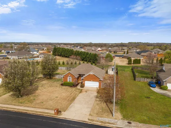 13485 Wisteria Pl, Athens, AL 35613