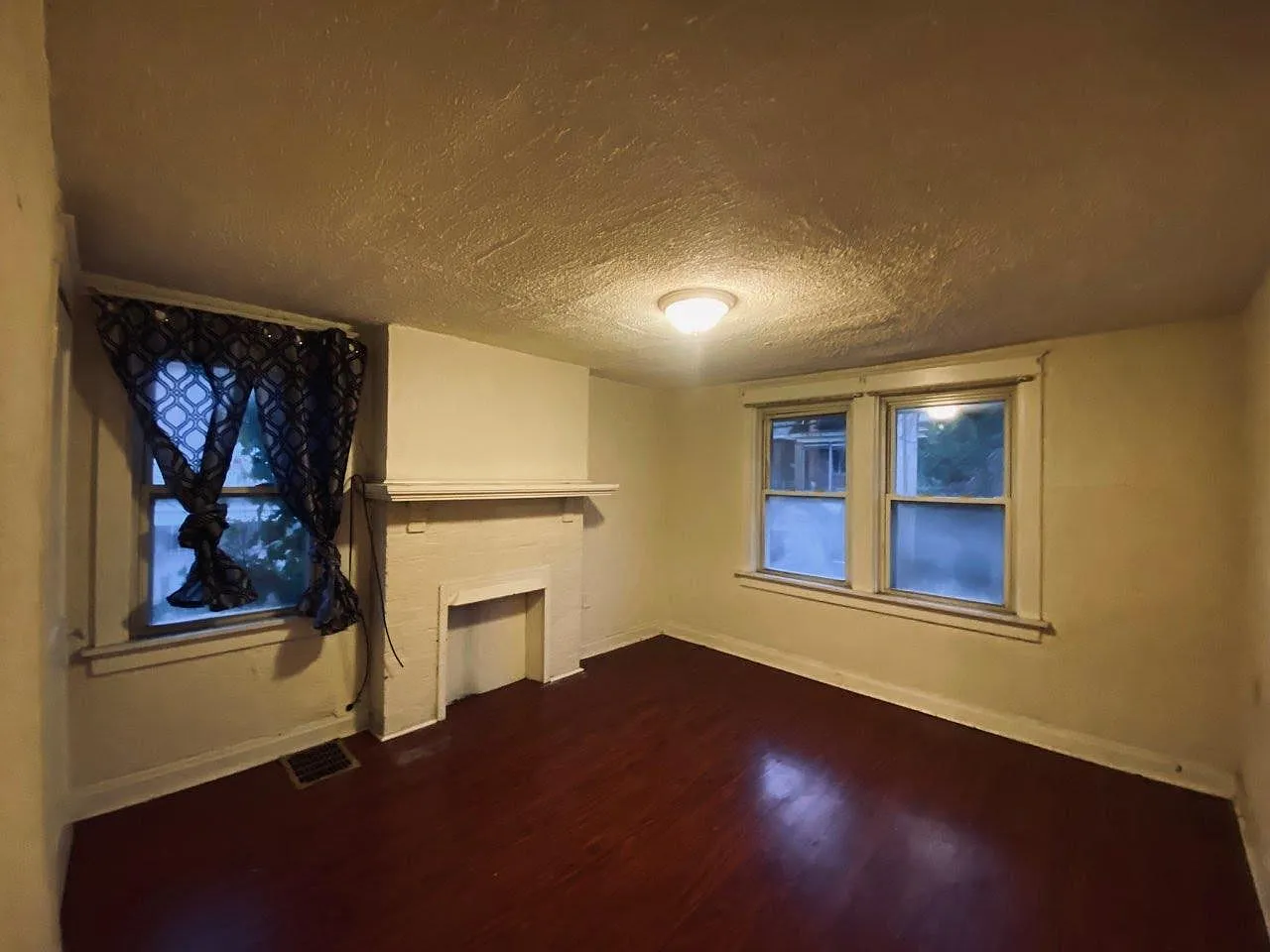 301 Dunlap St — Photo 4