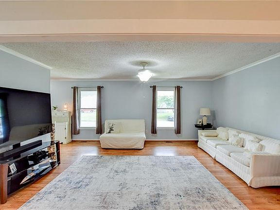 2nd image of 1128 Priscilla Ln