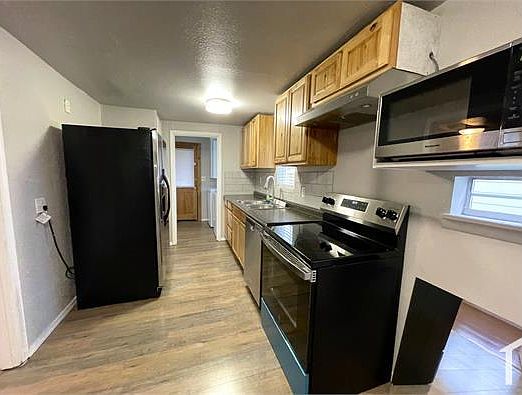 2nd image of 2118 5th St