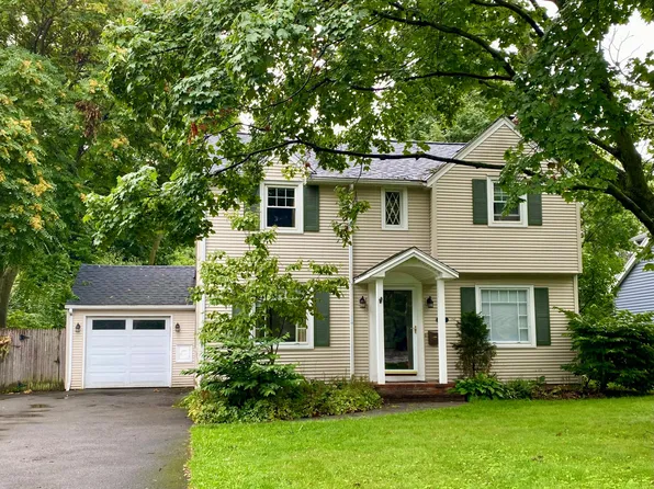 192 Rhinecliff Dr, Rochester, NY 14618