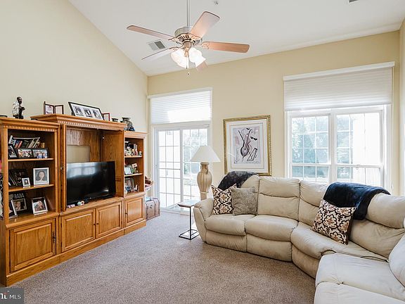 3rd image of 9 Old Plantation Way #9