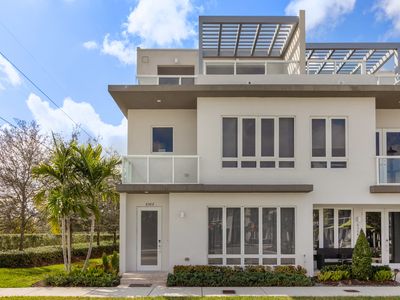 6302 NW 104th Path, Doral, FL, 33178