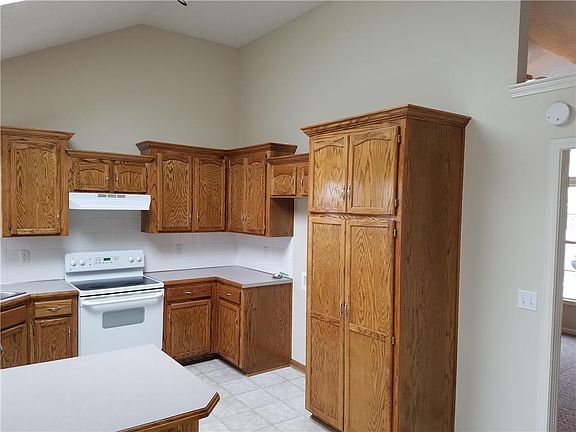 5th image of 10618 NW 86th St