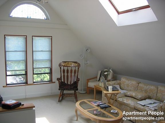 2nd image of 1031 W Wellington Ave #3