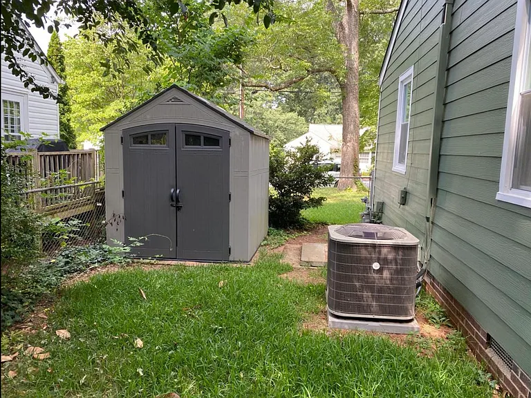 105 Sewanee Ave — Photo 18