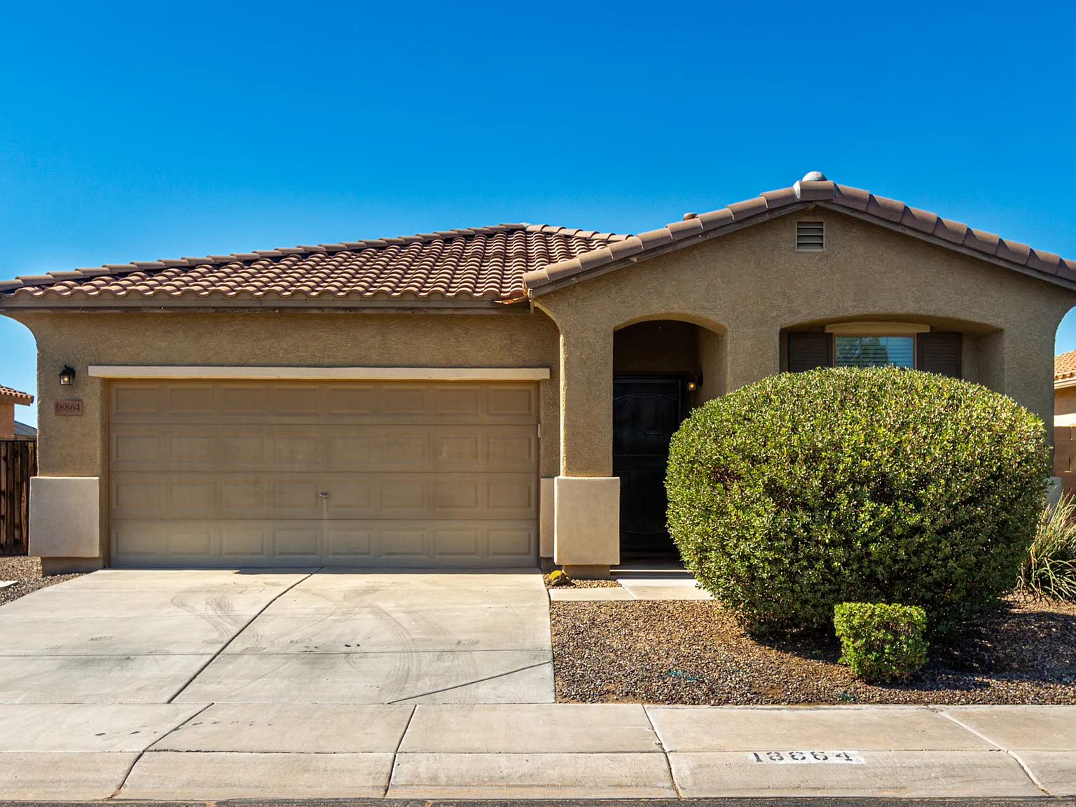 4 bed, 1736 sqft, $2,300 — Photo 2