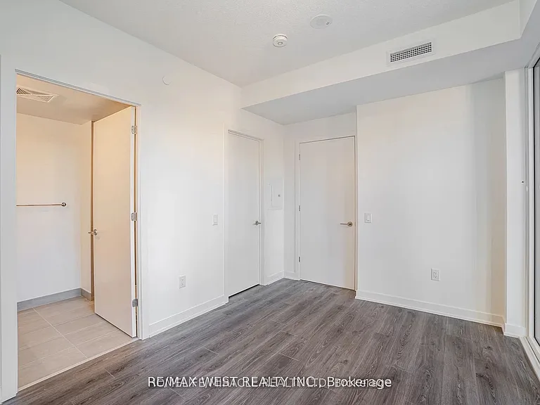 9 Tecumseth St #401 — Photo 21