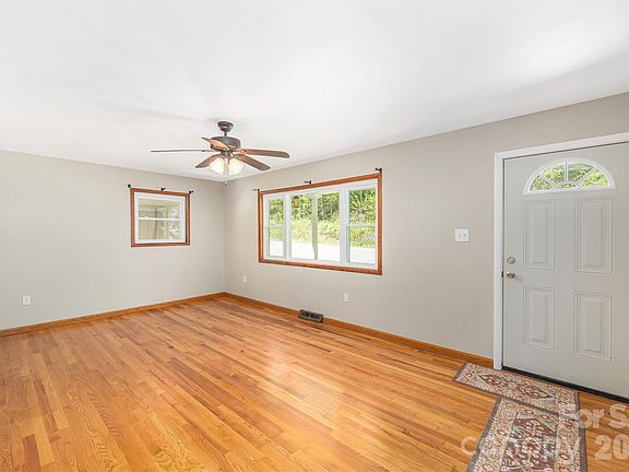 4th image of 1140 Groundhog Rd