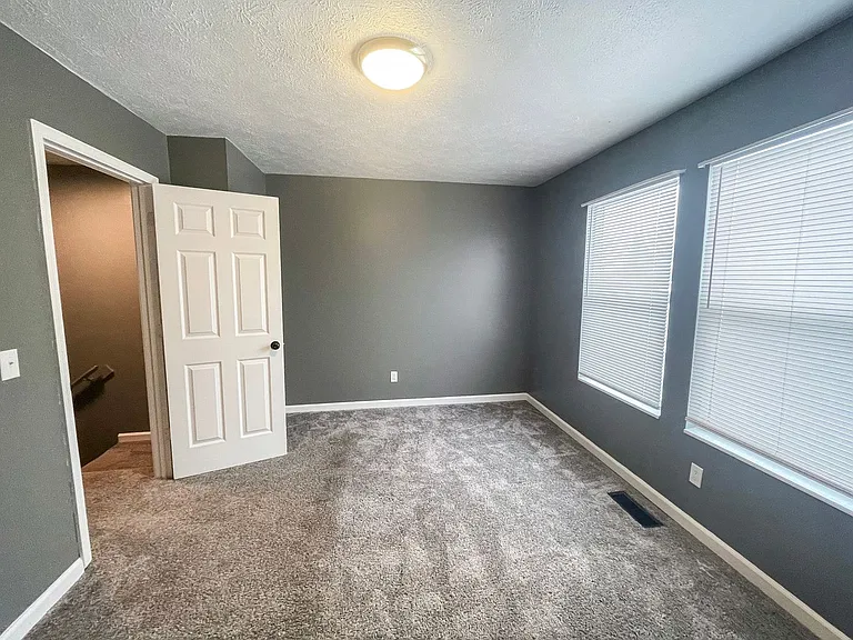 Clinic Court Apartments — Photo 61