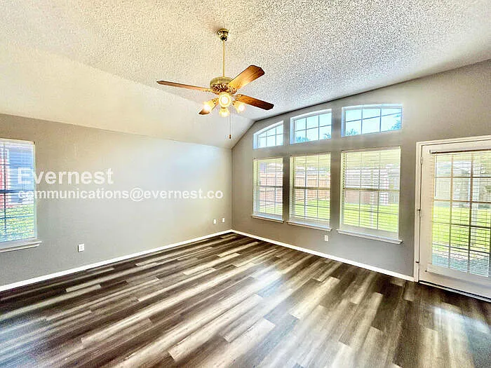 1608 Willow Crk — Photo 5