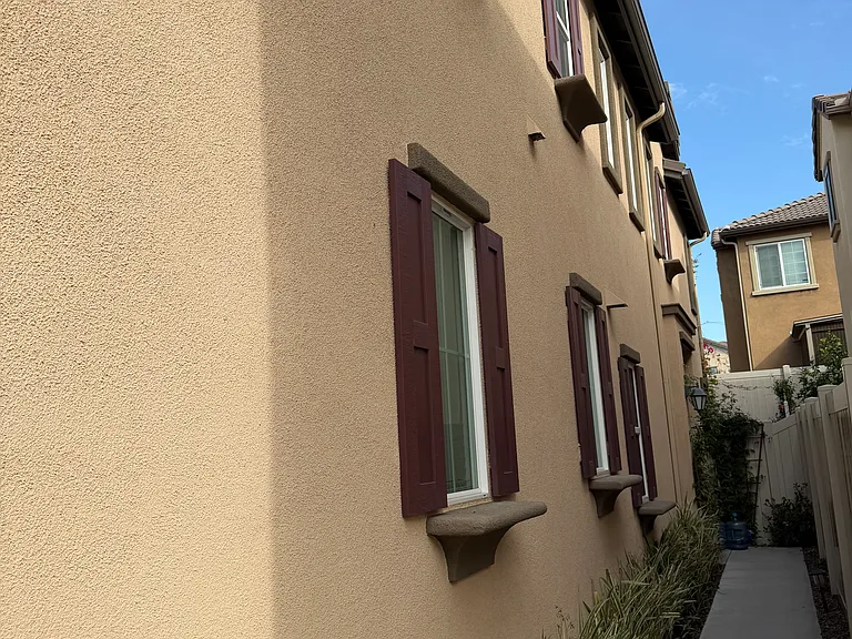 251 Saratoga Ct — Photo 2