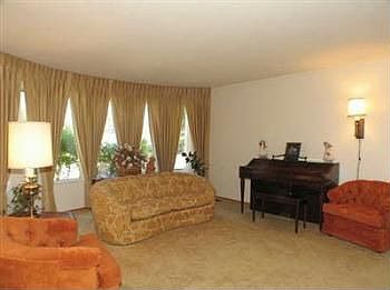 3rd image of 6424 Moraga Dr