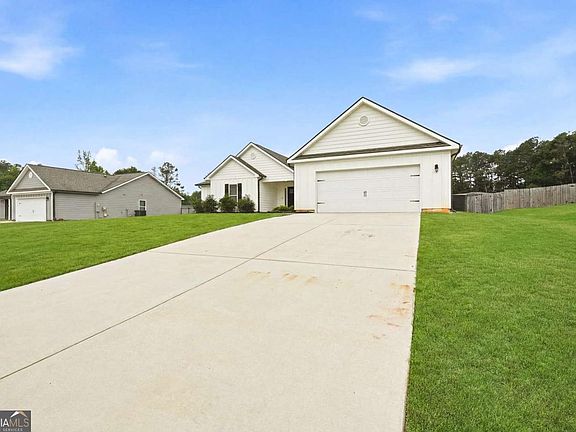 3rd image of 190 Marie Ct