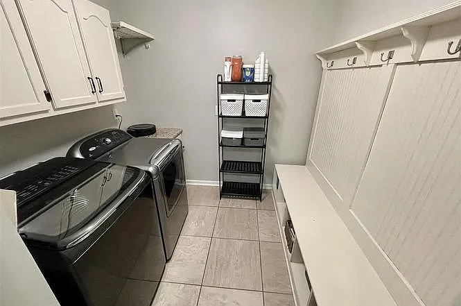 8185 Kimbrook Dr — Photo 11