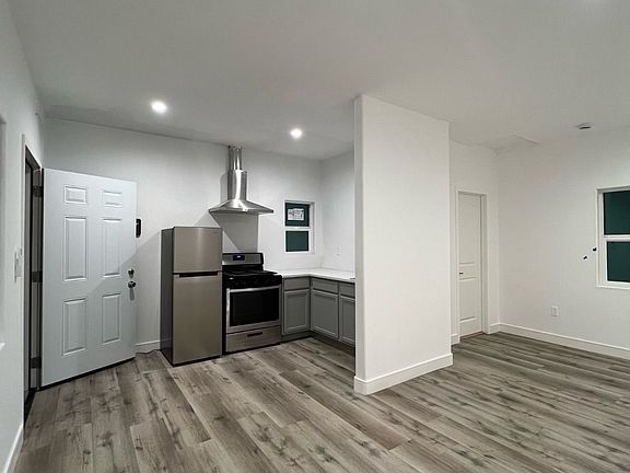 5th image of 54 E Platt St #A