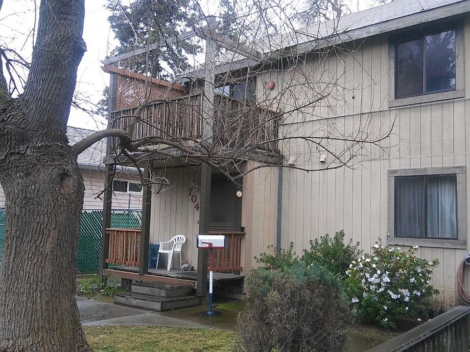 1st image of 704 Yolo St