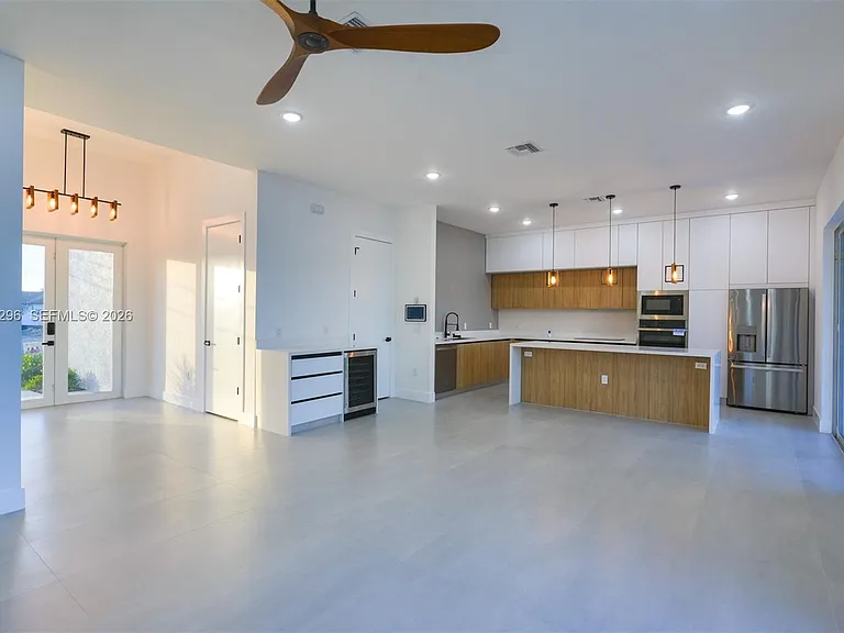 5 SW 26th Pl — Photo 24