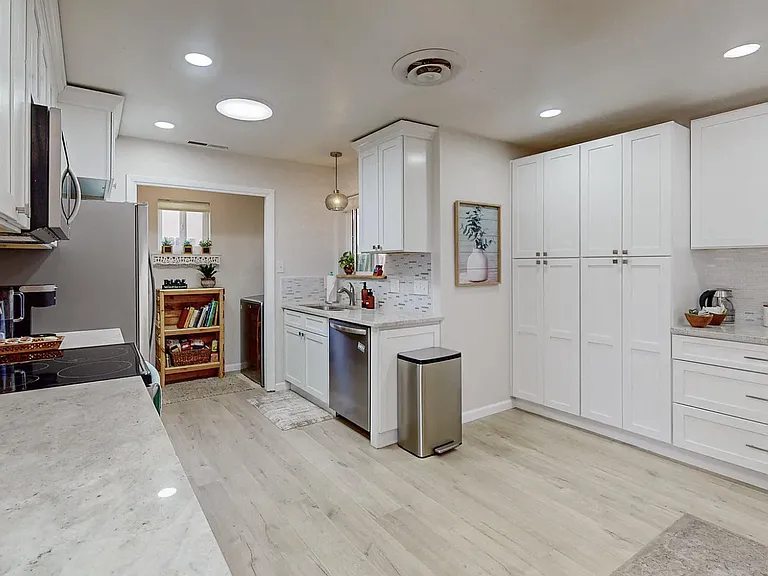 6333 Christy Ave NE — Photo 9