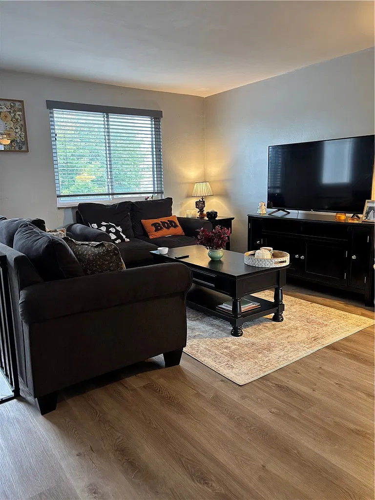 3 bed, 1.5 bath, 1134 sqft, $1,650 — Photo 3