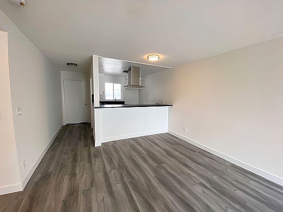 3rd image of 767 Redondo Ave APT 204