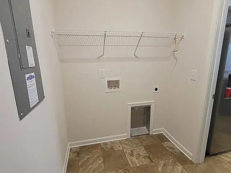 153 Valley Creek Dr — Photo 2