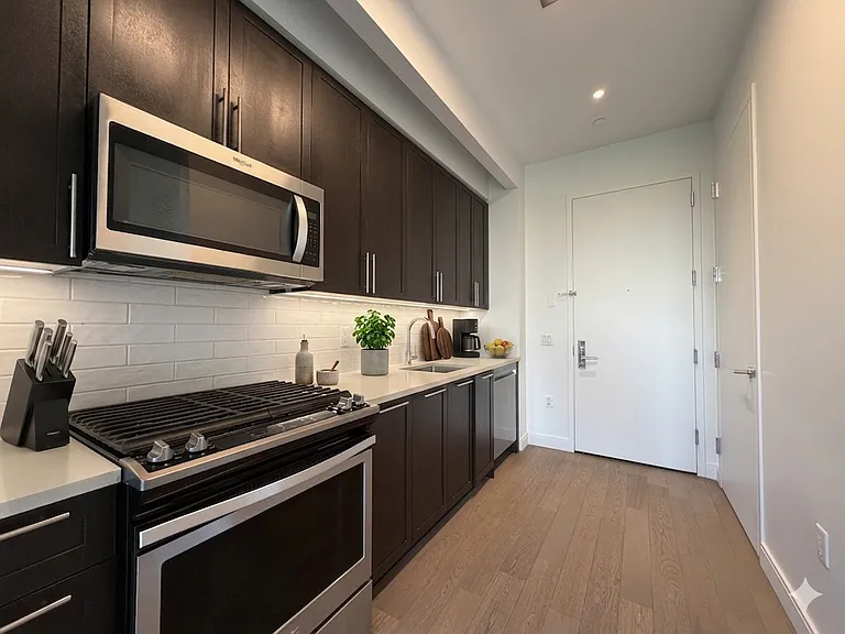 152-11 89th Ave #615 — Photo 4