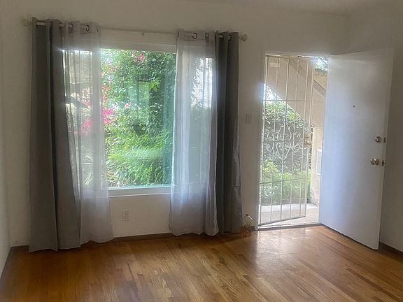 3rd image of 1142 E Doran St #B