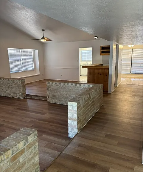 2849 London Ln — Photo 2
