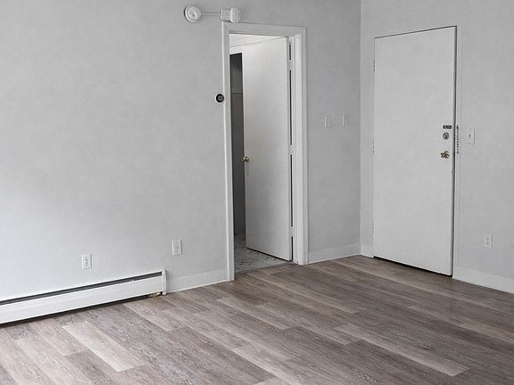 4th image of 810 8th St SE #2ade42b6e