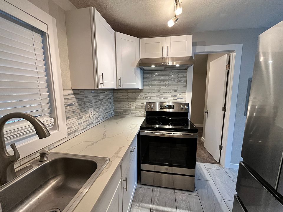 1 Bed with office kitchen