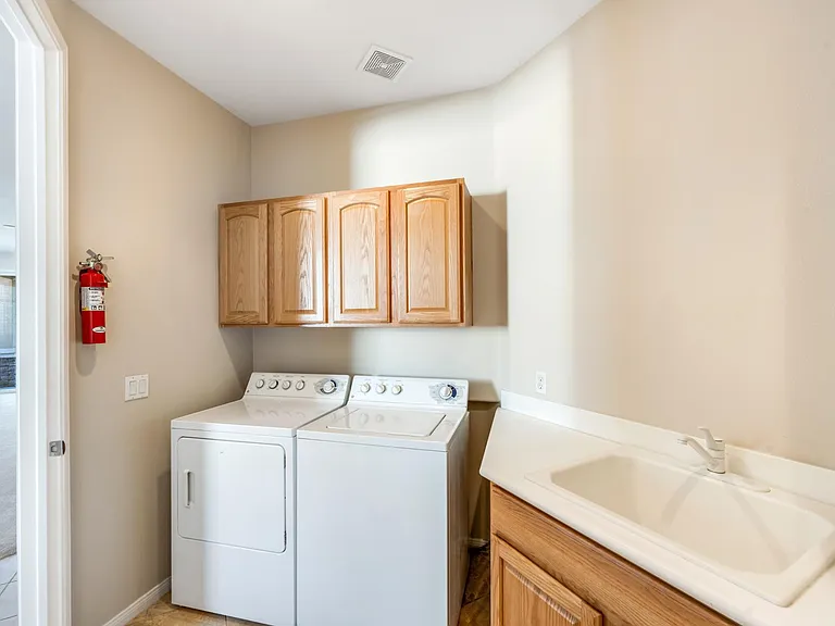 978 Wind Flower Rd — Photo 3