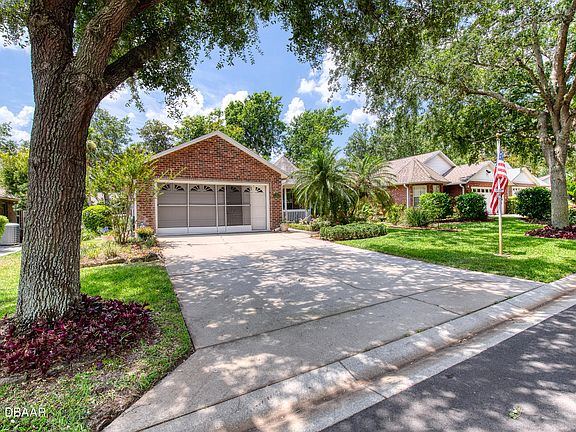 3rd image of 16 Oak Village Dr