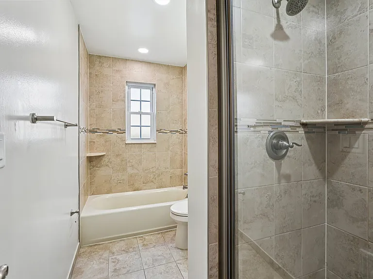 Manley Court Apartments — Photo 15