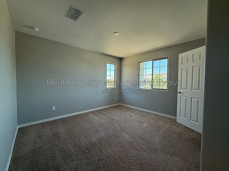 5618 N 87th Dr — Photo 29