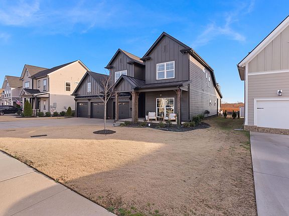 You'll love the neighbors and easy to maintain! This sod has been meticulously maintained and service continues to renters!