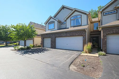 983 Parkhill Cir #983 Photo 1