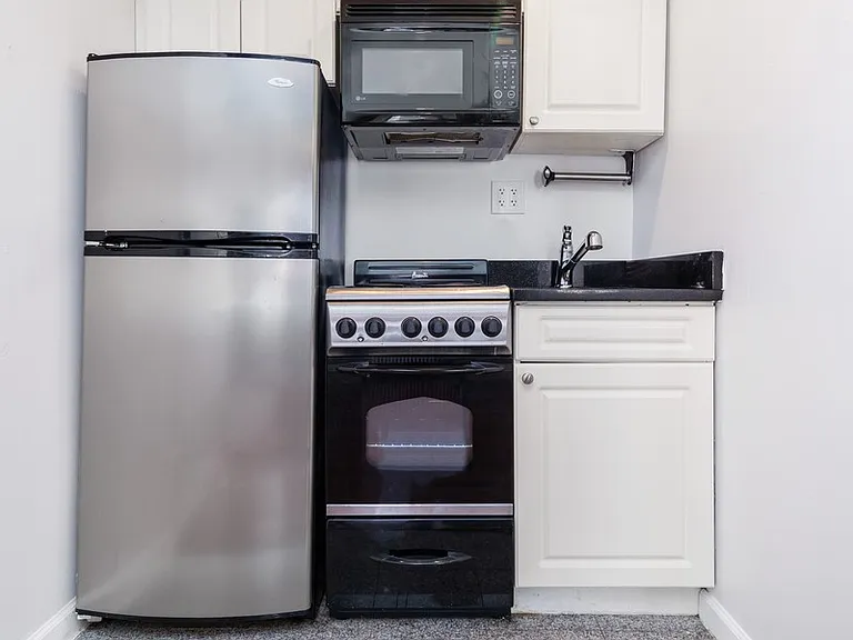 106 Greenwich Ave #3B — Photo 5